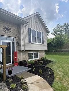 3rd image of 41 W Hunter Dr