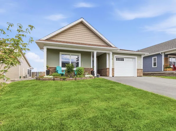 35 Elizabeth Ave, West Hants, NS B0N 2T0