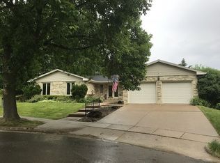 2982 Fox Hollow Dr, Dubuque, IA 52001