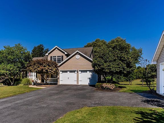 3rd image of 15 Orchard Dr