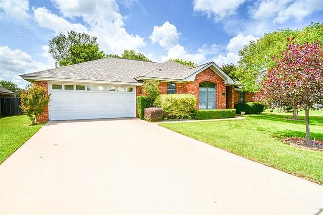 1st image of 673 Maplewood Dr