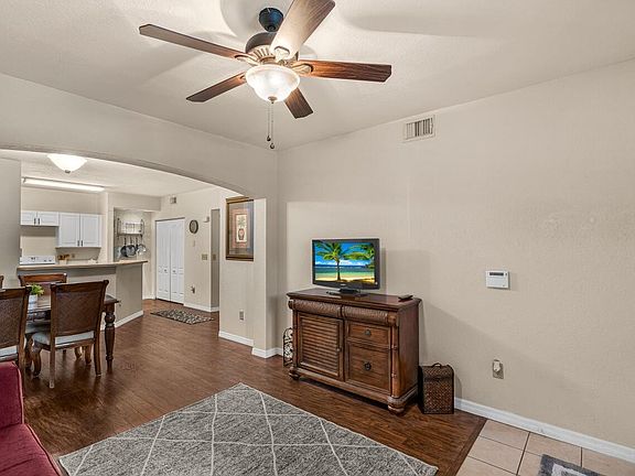 4th image of 106 SW Peacock Boulevard #4-102
