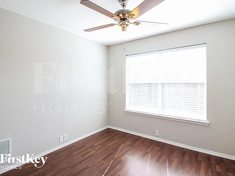 4500 Chris Dr — Photo 13