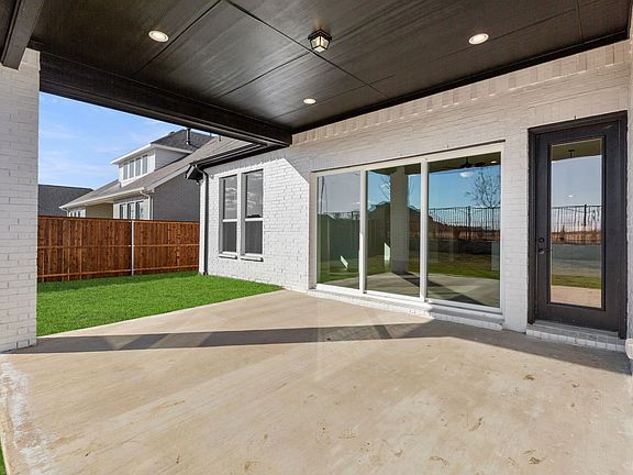 4th image of 2241 Bottlebrush Dr