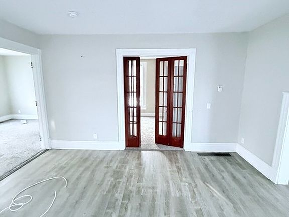 5th image of 3216 Riverside Ave