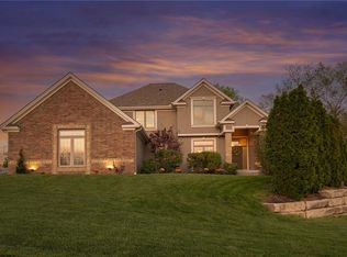 6155 NW Hickory Pl, Parkville, MO 64152