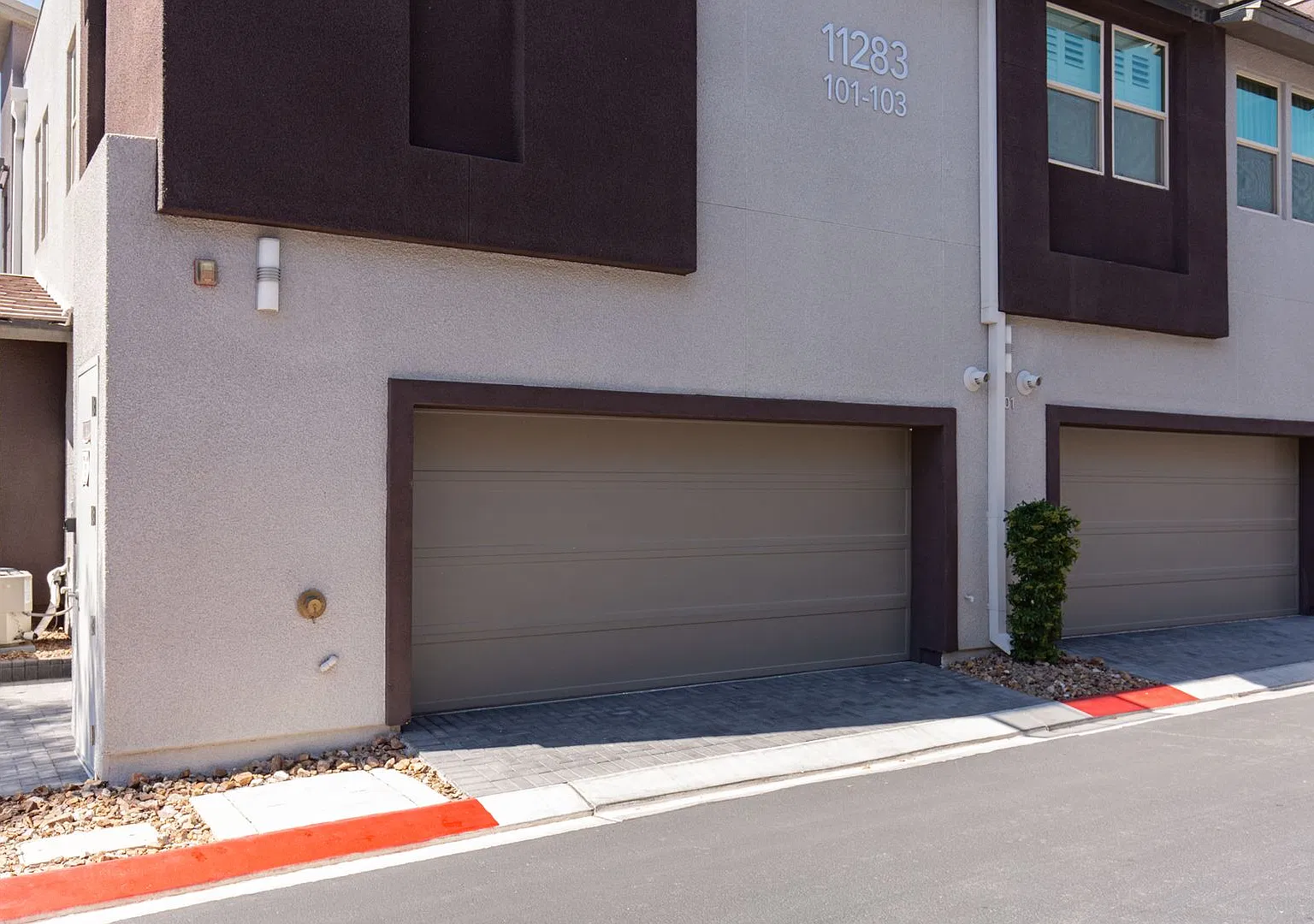 Fully furnished luxury townhome in Affinity/Summerlin — Photo 4