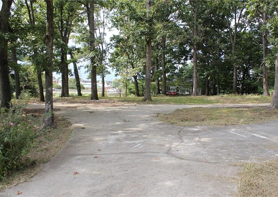 1st image of 3500 Hemlock Dr