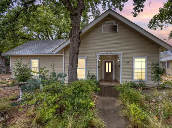 109 W Travis St, Fredericksburg, TX 78624