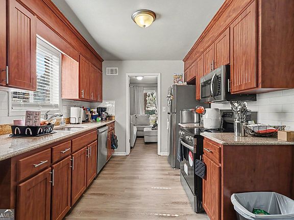 4th image of 1870 Sandgate Cir