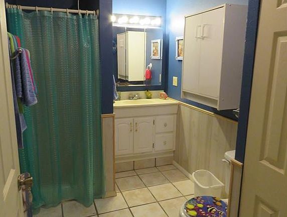 4th image of 418401 Beach Dr