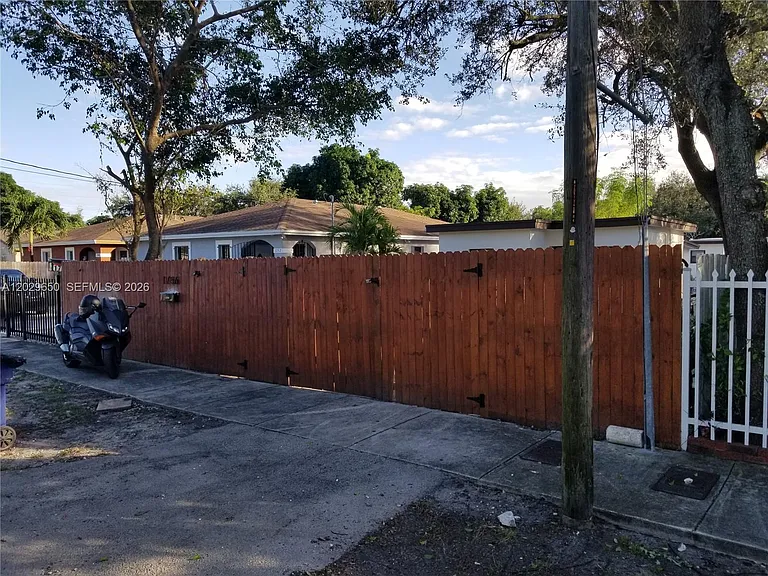 1756 NW 94th St — Photo 9