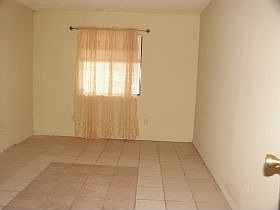 5th image of 319 E Barlow Ln