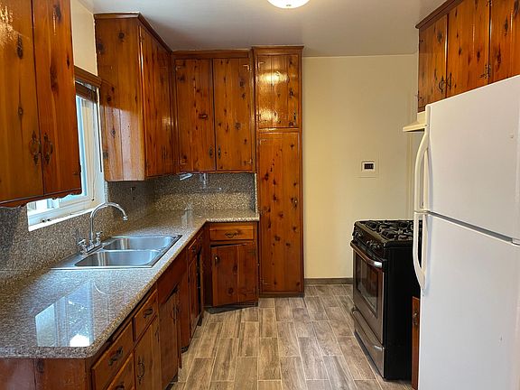 5th image of 1211 E Lexington Dr APT 1