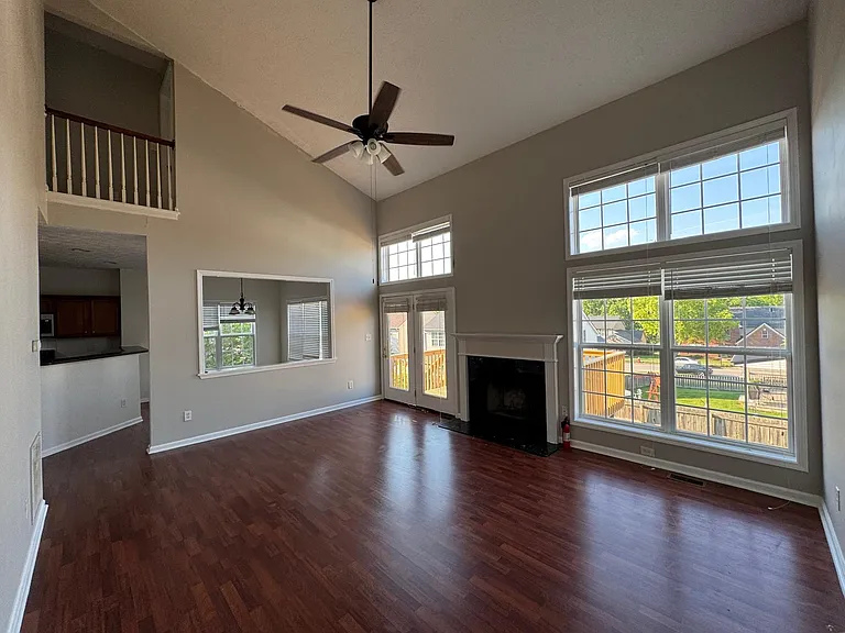 504 Thames Cir — Photo 33