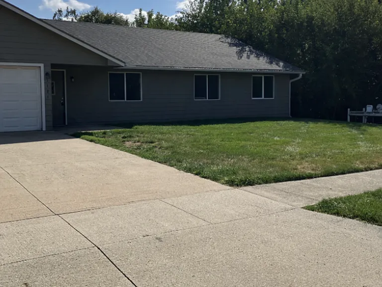 3 Bedroom Home for rent in Des Moines, IA — Photo 8