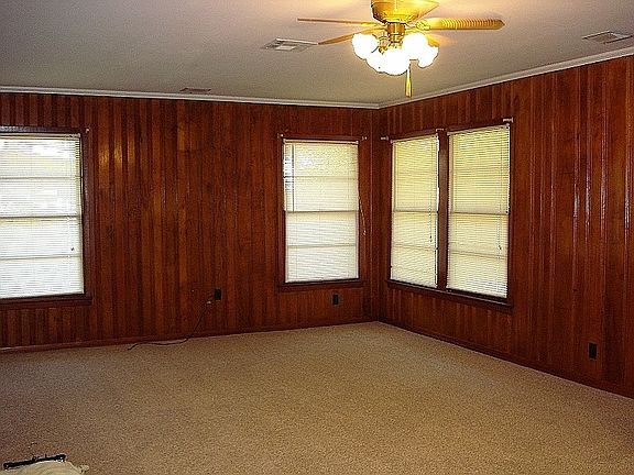 3rd image of 206 Marie Antoinette St