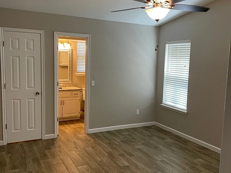 11364 Walters Ave — Photo 23