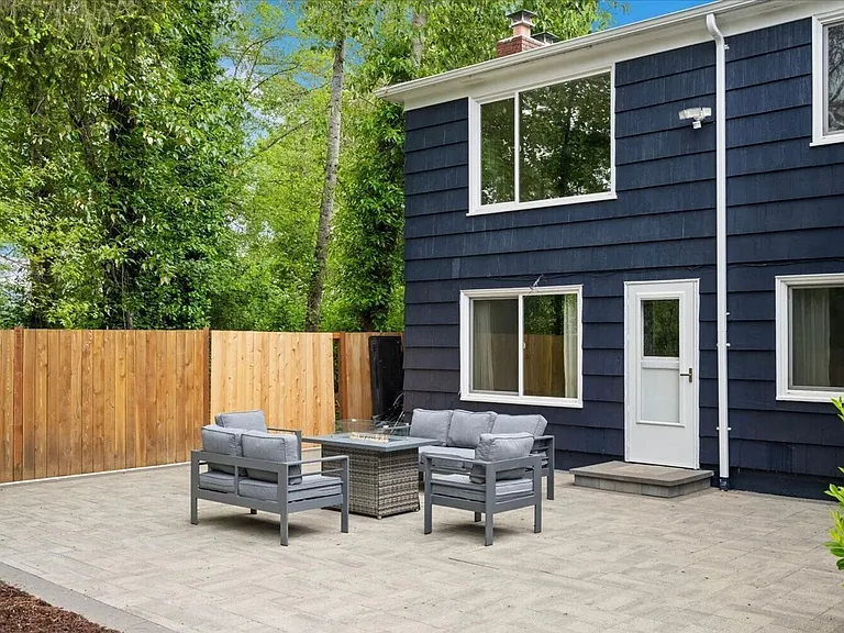 4037 NE 109th St — Photo 30