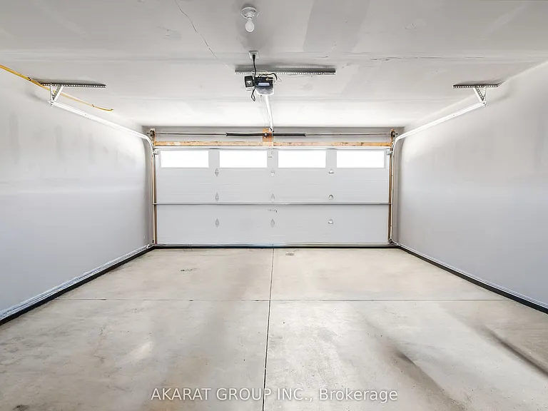61 Soho St #68 — Photo 37