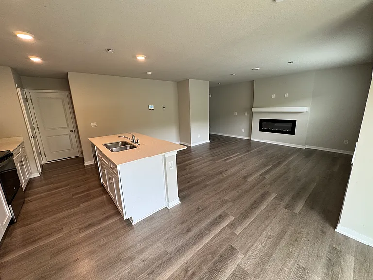 336 Ember Dr — Photo 3