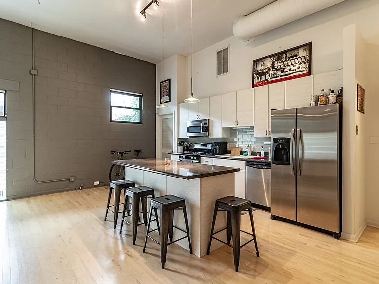 400 N Racine Ave #110B — Photo 4