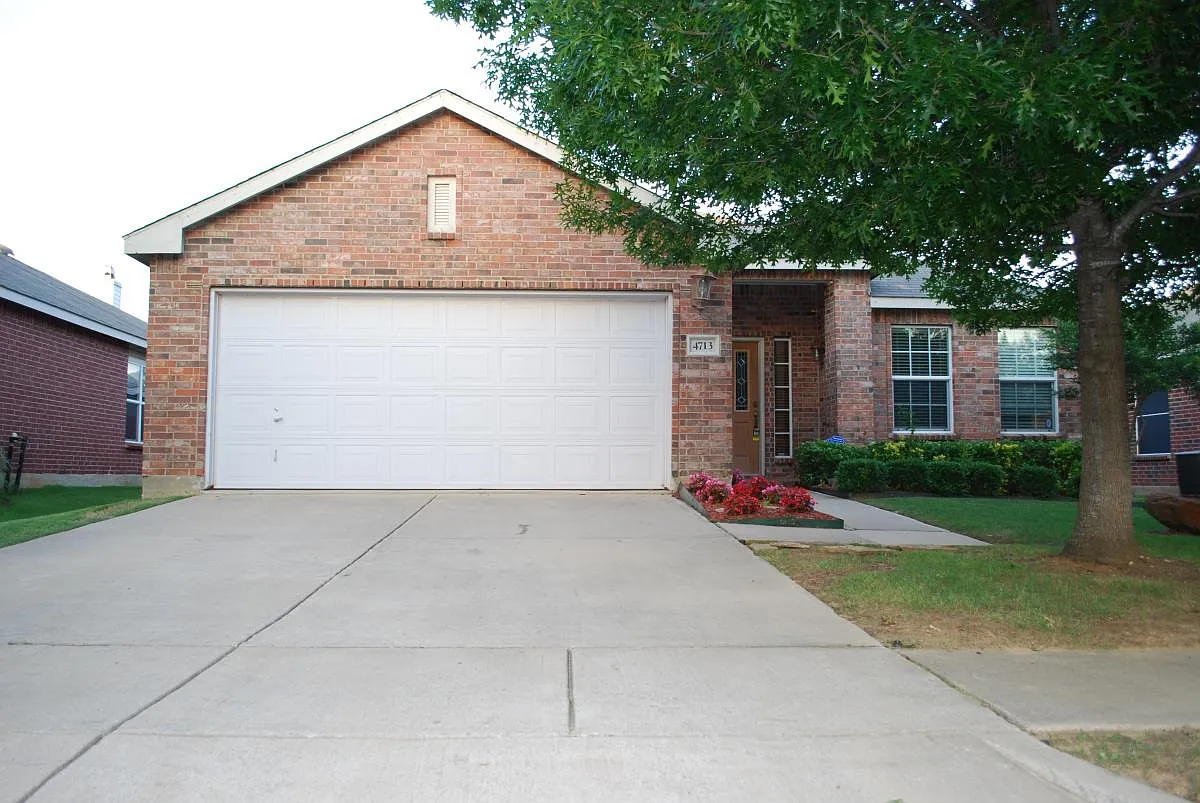 3 bed, 1885 sqft, $2,200 — Photo 1