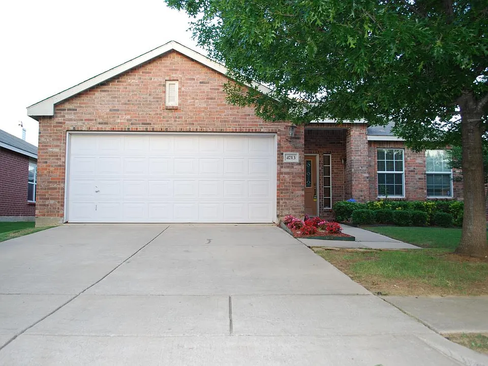 4713 Fox Sedge Ln