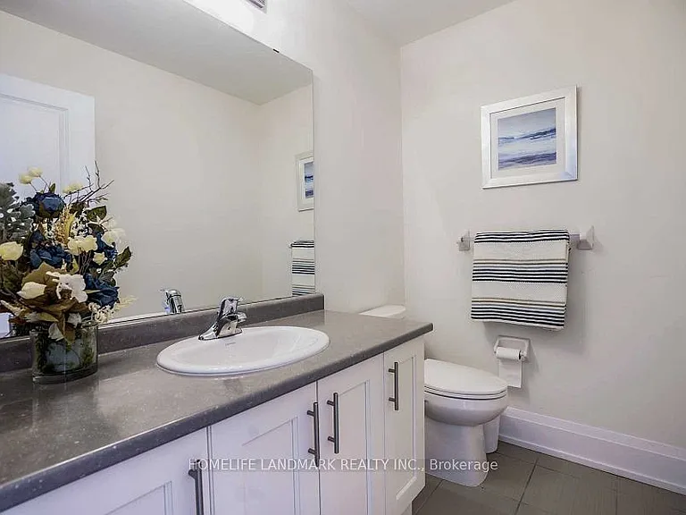 248 Finch Ave E — Photo 4
