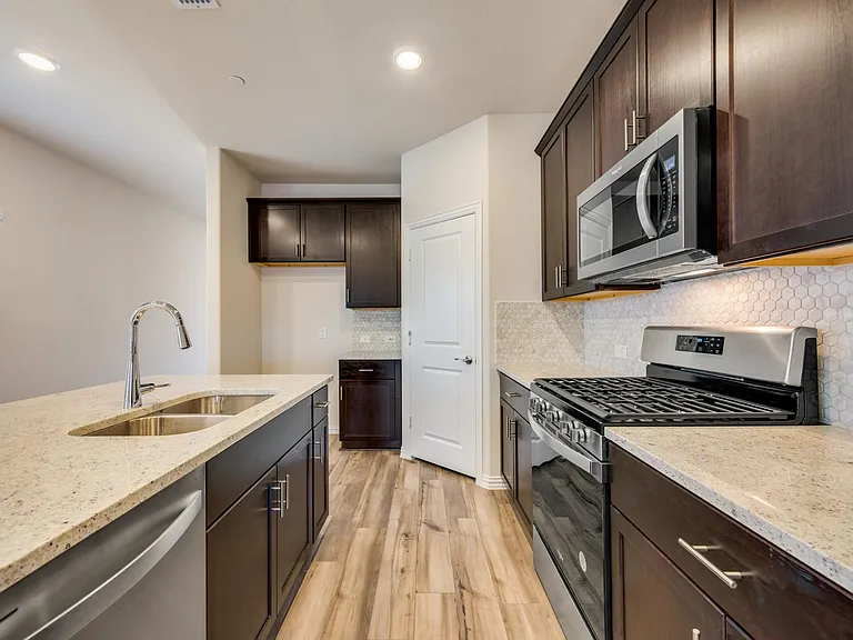 102 Monarch Way — Photo 9
