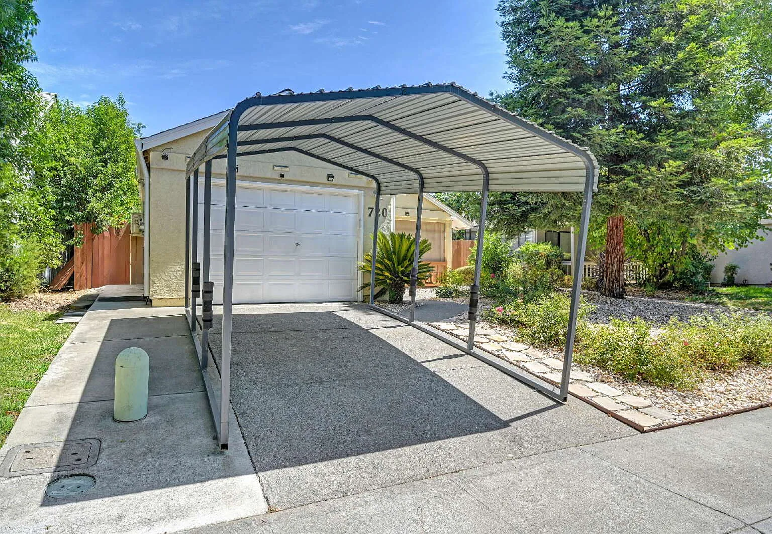 3 bed, 2.0 bath, 1095 sqft, $2,995 — Photo 1
