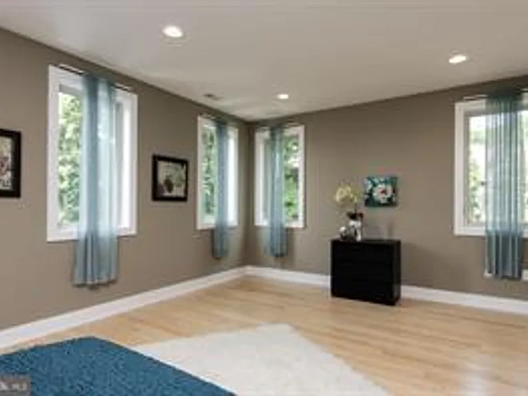 317 Dupont Manayunk Hls — Photo 4