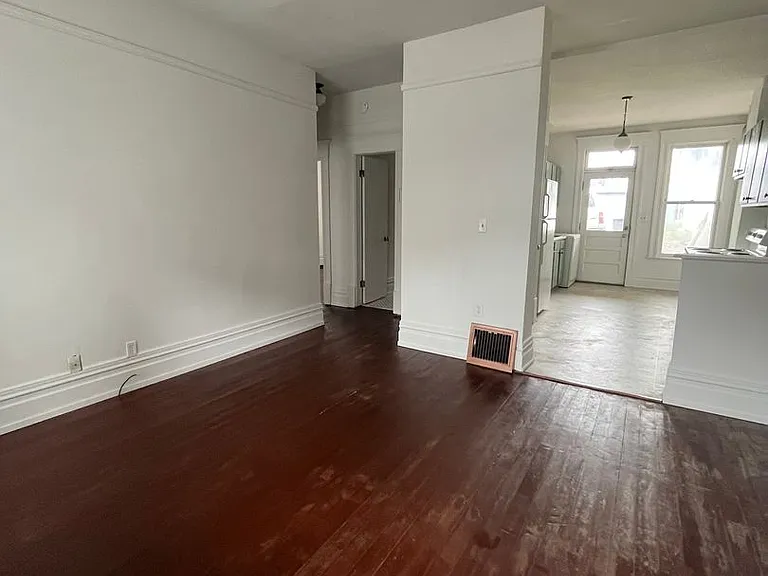 716 W Quartz St — Photo 3