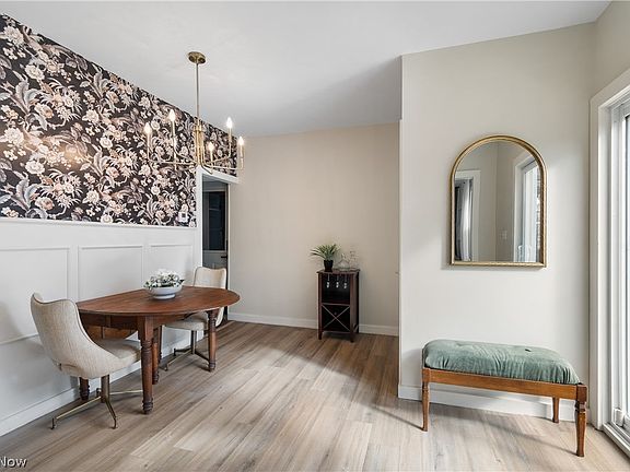 4th image of 425 Myrtle Ave