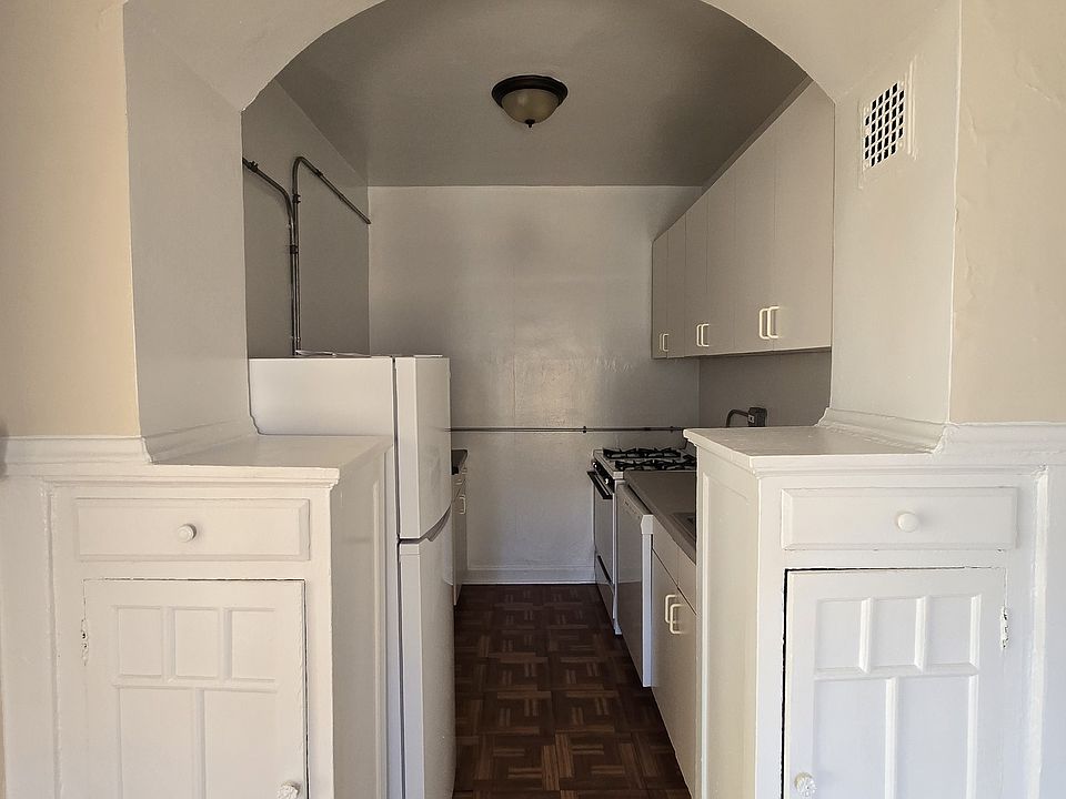 1st image of 1333 W Birchwood Ave #410