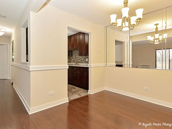 5th image of 900 N Lakeside Dr APT 1D