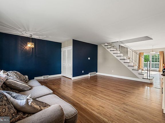 5th image of 13043 Worthington Rd