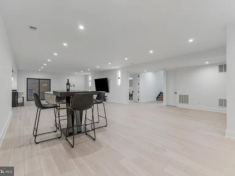 1513 Oakview Dr — Photo 75