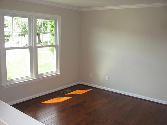 3rd image of 248 Orchard Dr