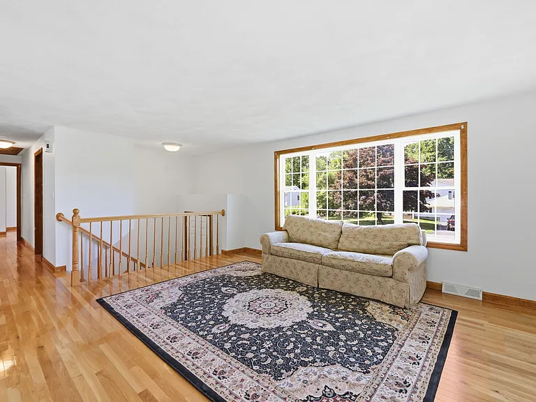 121 Rolling Ridge Ln — Photo 9