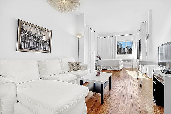 1st image of 184 Thompson St APT 5U