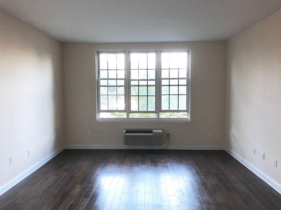 2nd image of 319 Grant Ave #2
