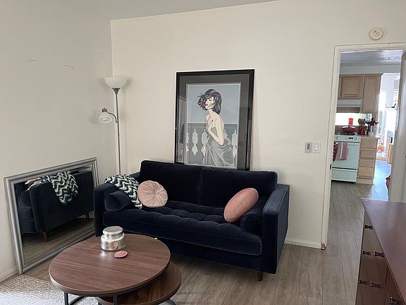 5th image of 712 Jasmine Ave