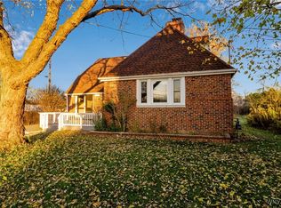 334 S Forest Rd, Williamsville, NY 14221