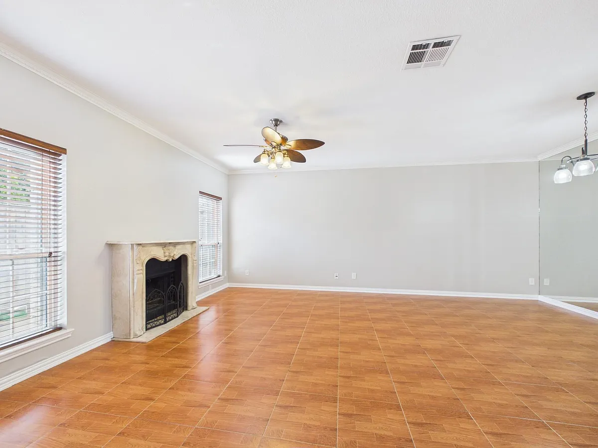 Building Photo - 4001 Tanglewilde St #709
