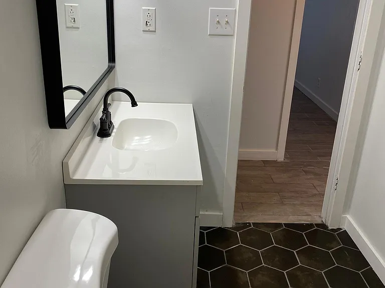 Master 1/2 bathroom