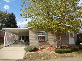 127 Whippoorwill Ln, Rochester Hills, MI 48309