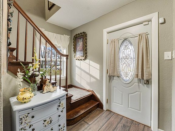3rd image of 2417 Carlton Ct