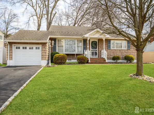 40 Drake Pl, Colonia, NJ 07067