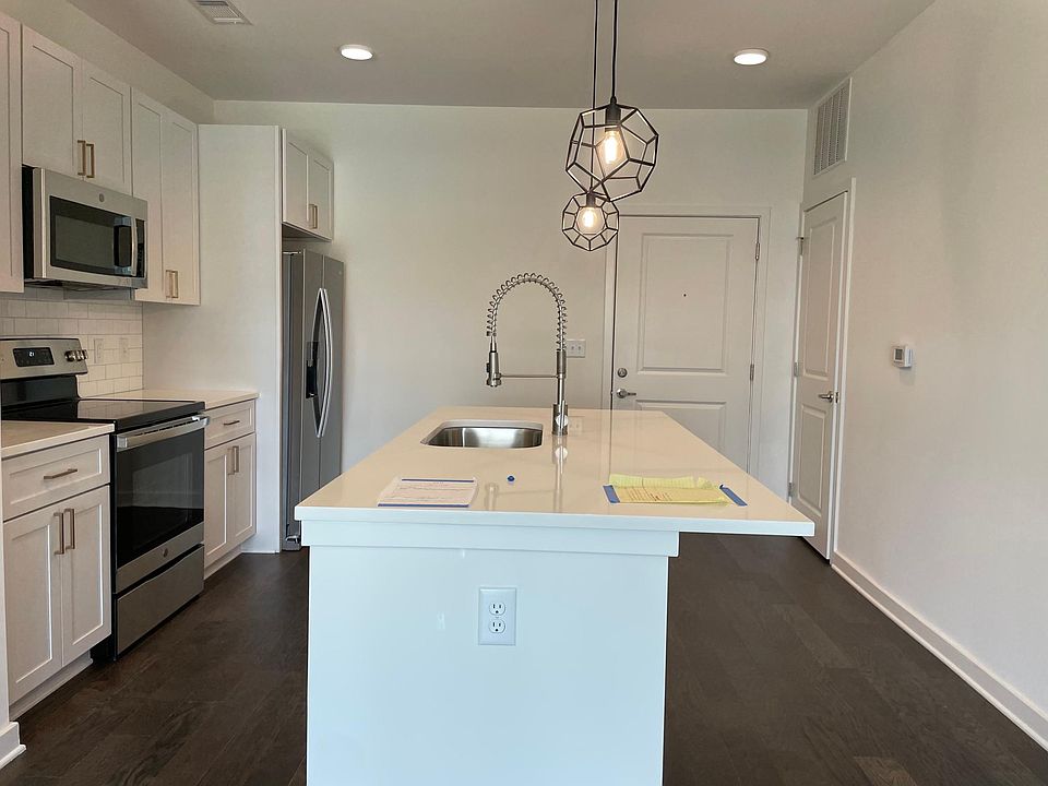 1st image of 1677 54th Ave N #202
